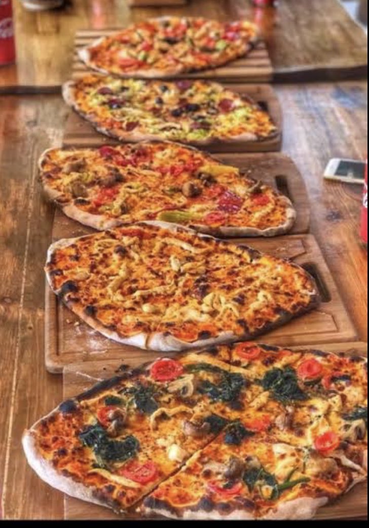 Sadece 13 hanenin olduğu, ama pizzaları için turistlerin kmlerce yollardan akın ettiği Kafro köyünde pizza ye😌😌