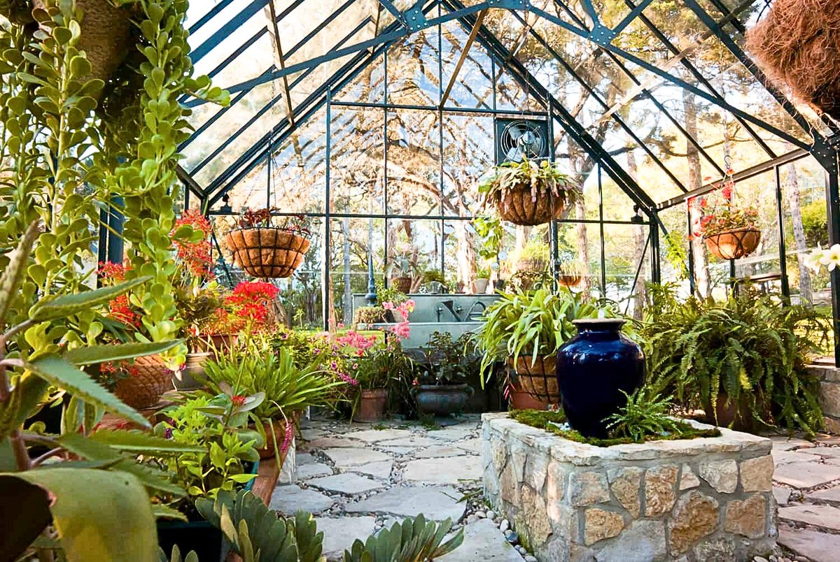 What an #interipor #greenhouse #design!

#dreamhome #luxury #interiordesign #luxuryrealestate #newhome #architecture #house #homesweethome #realestateinvesting #luxuryhomes #realestatelife #garden #nature #plants #flora #art #fashion