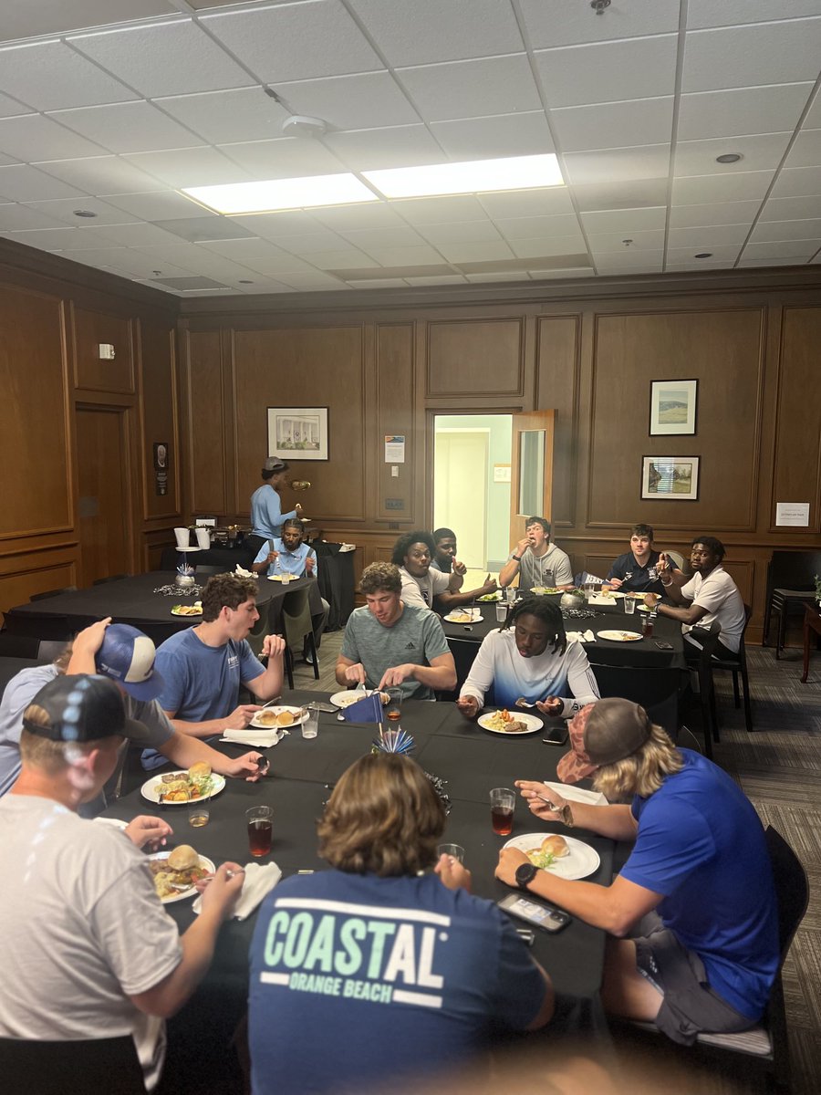 Viking Quest 2024 Champs eat steak❕⁦@BerryFootball⁩