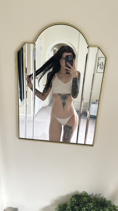 Lazy girl 💖 https://t.co/mi7IXwvcQP