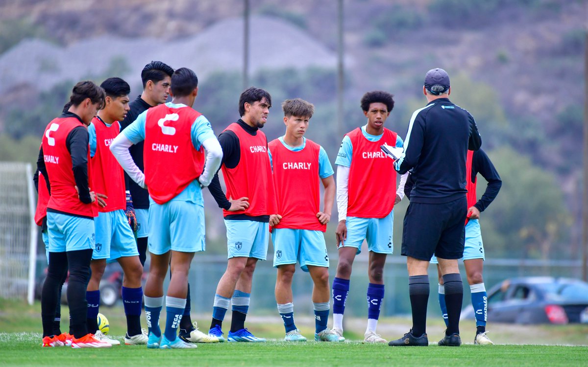 🔥 | Los 'niños' con ganas de brillar en la cancha ganándose el lugar en el Almadismo. #PachucaSomosTodos🤍💙