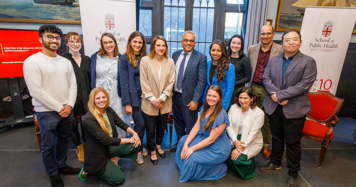 Thanks for helping us launch the Center for Health Systems Sustainability! Professor @IPapanicolas, leader of CHeSS, brings together knowledge from across countries to improve health system outcomes. “There’s a ton to be learned,” Dean @ashishkjha said. brown.edu/news/2024-04-2…