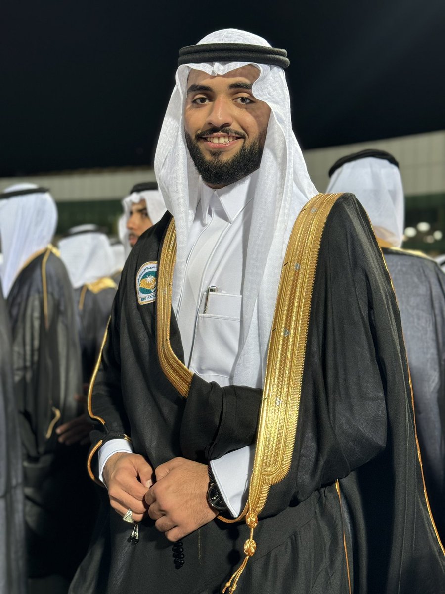 jawad818's tweet photo. ﴿وآخرُ دعواهُم أنِ الحمدُ للَّه ربِّ العالمين﴾  

الحمدلله ما انتهى درب ولا ختم جهد ولا تم سعي إلا بفضله الحمدلله على البلوغ والتمام، اللهم ليس بجدي واجتهادي وإنما بتوفيقك..
اليوم بفضل الله تم تخرجي رسميًا بدرجة البكالوريوس من كلية الصيدلة الإكلينيكية بجامعة الملك فيصل 🎓👨‍⚕️♥️. https://t.co/6VxbWvvX4T