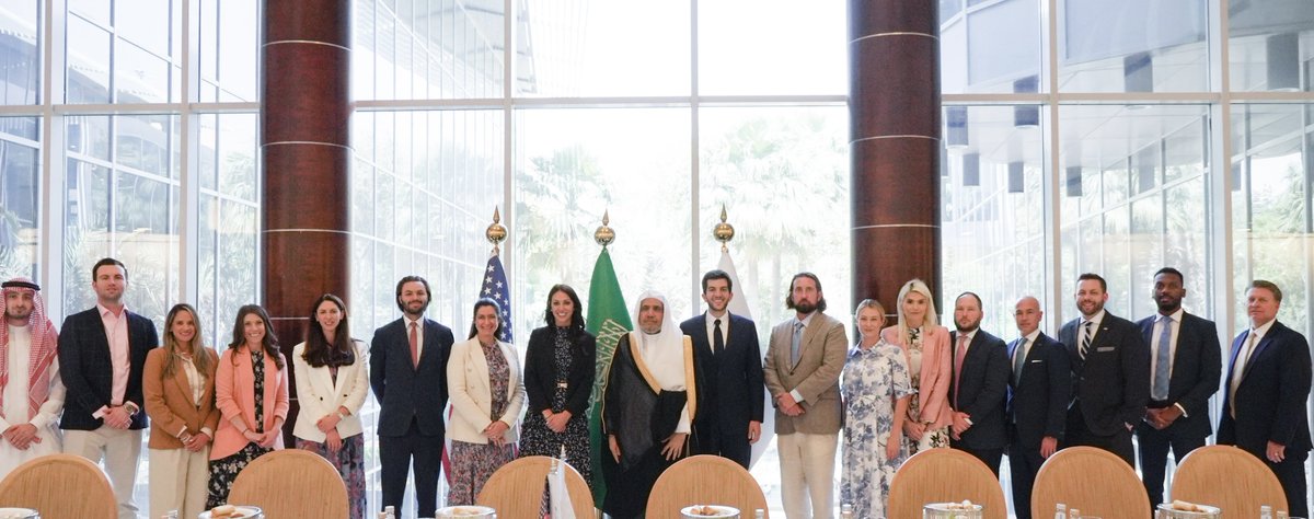 At his office in Riyadh, His Excellency Sheikh Dr. @MhmdAlissa, Secretary-General of the Muslim World League (MWL), met with a delegation of senior advisors and assistant members from the U.S. Congress. The delegation commended the MWL's efforts and His Excellency Dr. Al-Issa's…