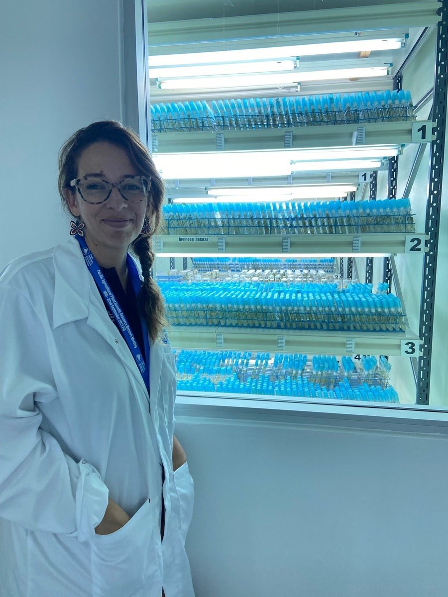 CrawfordFund's tweet photo. ⏰✨Apply for a Conference Scholarship to kick start your career in #Ag4Dev, applications close 24 May.

“My career now focuses on agriculture development! All because of the conference I attended and the scholars’ days!" says Elena Martin Avila @dfat.

👉https://t.co/XYWSjWp8s0 https://t.co/CZzDVlRFKM