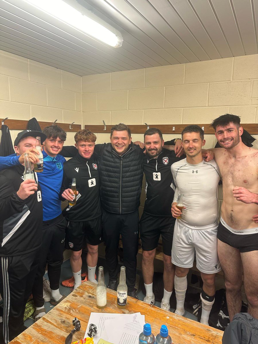 CHAMPIONSSSSS 🏆 
Not bad for 7 ‘defectors’
🖤🤍🖤