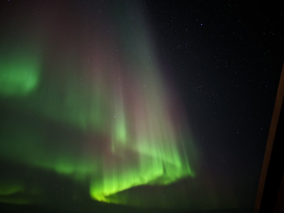 JNagmalik29's tweet photo. The Northern Lights/Aurora Borealis.
Sep 16, 2023.
📸: Google Pixel 6. https://t.co/7AX4mIyBi8