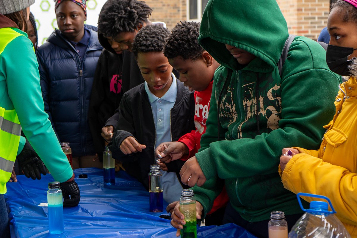 .@B360Balt, an org that uses dirt bikes to create opportunities for STEM learning, visited @melody_stem today! Students got to see motorcycle demonstrations by professional riders & completed a variety of science experiments using household products. This event was made