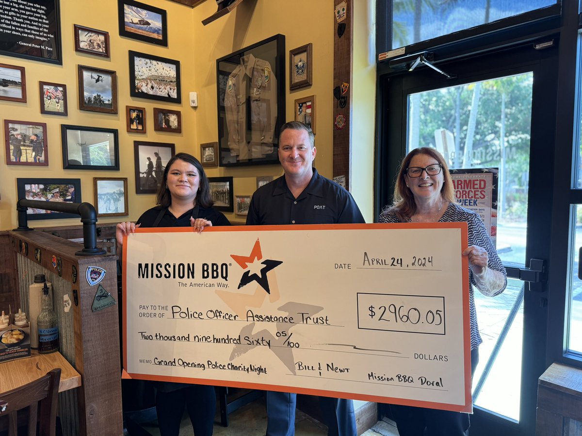 Today, @MissionBBQ Doral presented the Police Officers Assistance Trust, POAT, with a donation that was raised during their “Law Enforcement Officers Friends & Family Night”. Thank you all for your support. We look forward to our continued partnership!