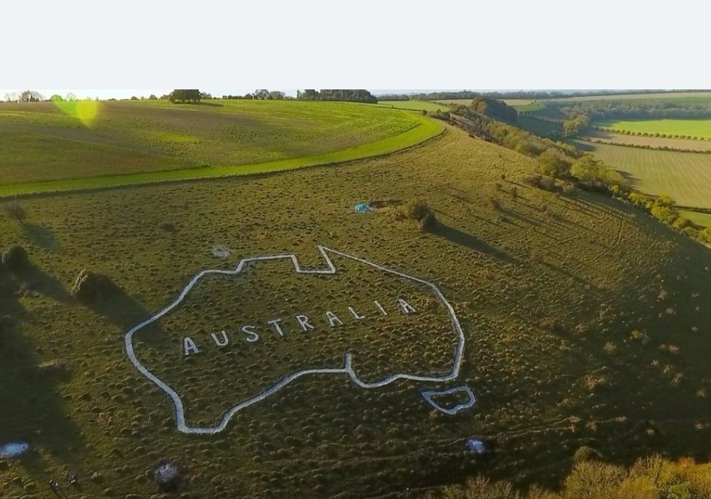 ww1australiamap's tweet image. On #AnzacDay2024, we will be standing on this hillside in #Wiltshire remembering members of the Australian and New Zealand Army Corps who served and died in all wars, conflicts and peacekeeping operations. This chalk map of home was created by Australian soldiers in 1917.