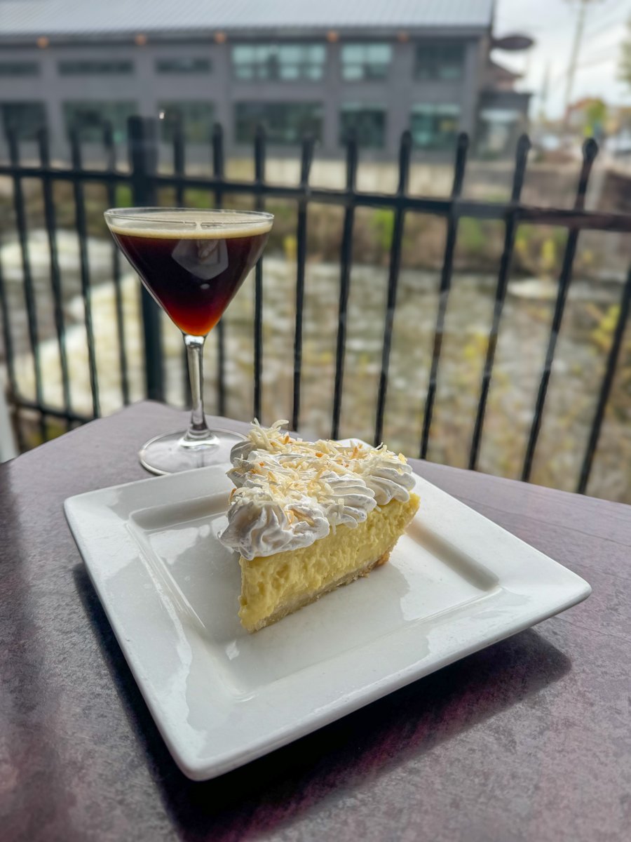 Always, ALWAYS save room for dessert. 🍰☕️🍸
.
.
.
#creekviewrestaurant #dessert #dessertgram #dessertlover #espressomartini #buffalofood #buffalofoodie #williamsville #williamsvilleny