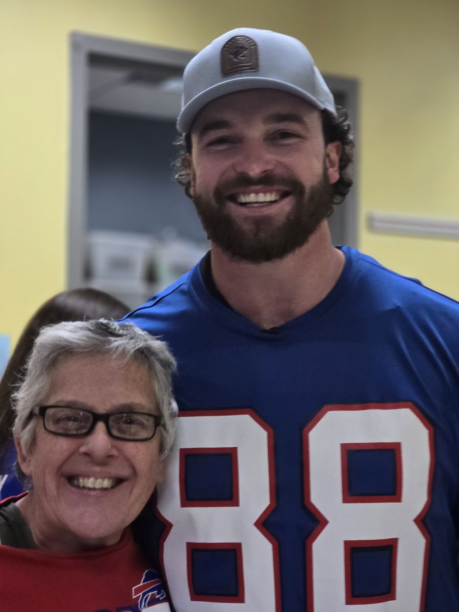 I’m well aware I look like an overhyped 10 yr old meeting their heroes s lol. Don’t care. Dalton Kinkaid and Dawson Knox came to where I work to visit our students and it was awesome. Very cool day. #GoBills