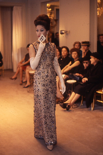 SCADFASH's tweet photo. Deceptively simple, this dress combines several seams to enforce its semi-fitted silhouette. Heavily embellished, the seams disappear beneath the ornate, historically inspired embroidery. #SCADFASH https://t.co/kjraRmxl36