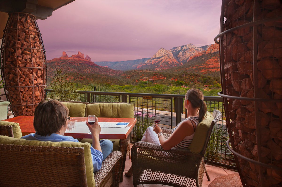 Immerse in a symphony of flavors at Sound Bites Grill 🎶! Experience the magic of Sedona nights under our cozy lights ✨. Nothing sounds better than a romantic dinner date here! 🍾🥂 Walk-in and let the love unfold! 💖 #SedonaRomance #FoodMusicLove