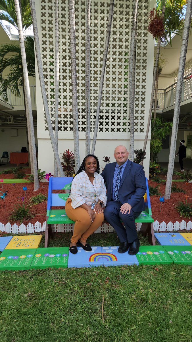 Recap of our last Buddy Bench Unveiling at @PineVillaRams Pt 1

@MonarchAll 

#BeABuddyNotABully #ChooseKindness #MentalHealthWellness #KidsMatter #TeensMatter #PineVillaElementary #MiamiSchools