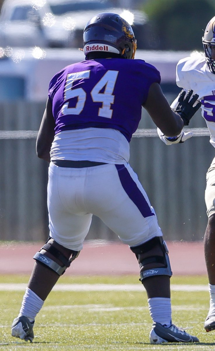 Manasseh Ripert @RipertManasseh @ Dodge City JuCo @GoConqsFB picks up @BryantUFootball Offer