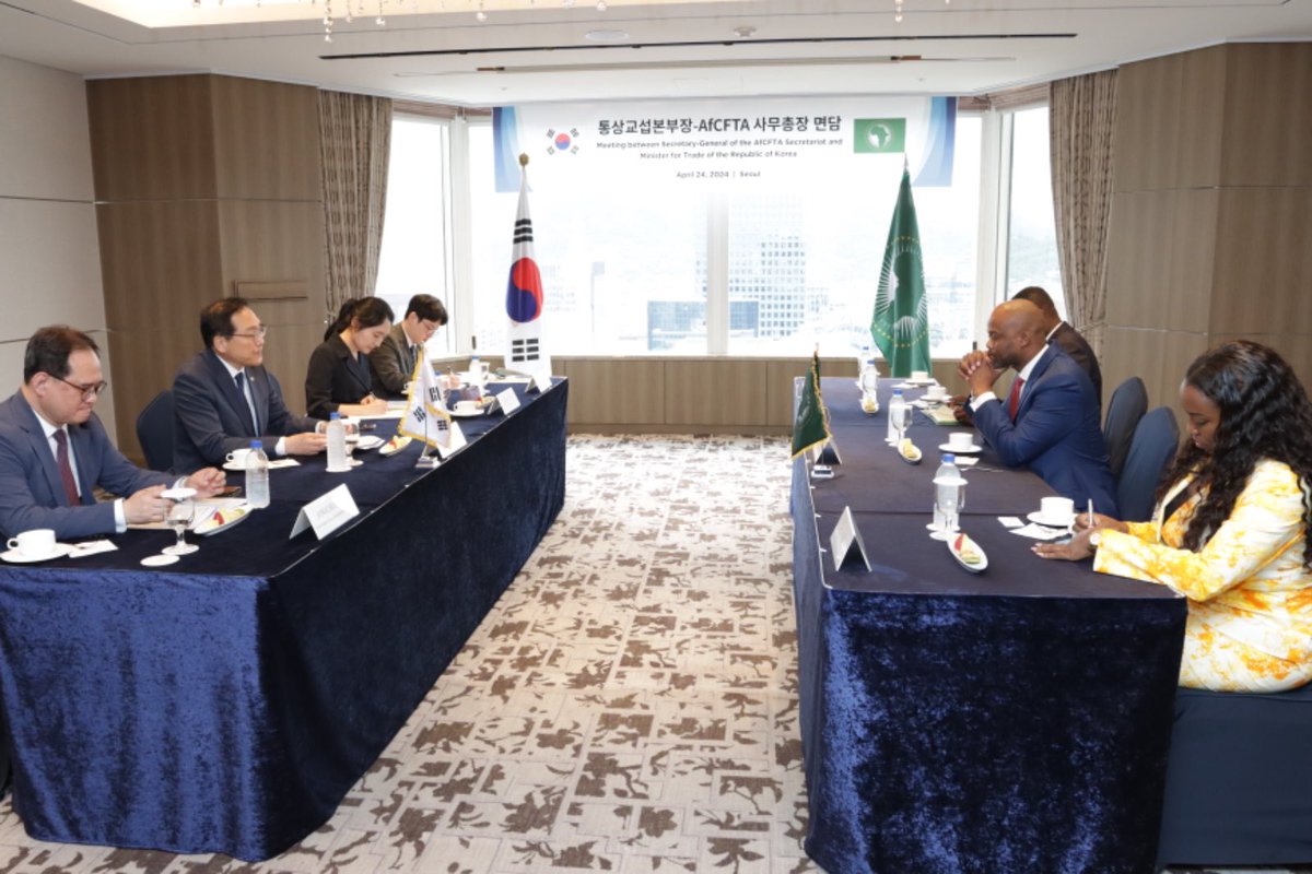 While in Korea, I met Trade Minister of the Republic of Korea Inkyo Cheong, in Seoul, to discuss ways to expand economic ties between #Africa and #Korea. Our discussions were also centered on the upcoming 2024 Korea - Africa Summit, …1/2 #AfCFTA