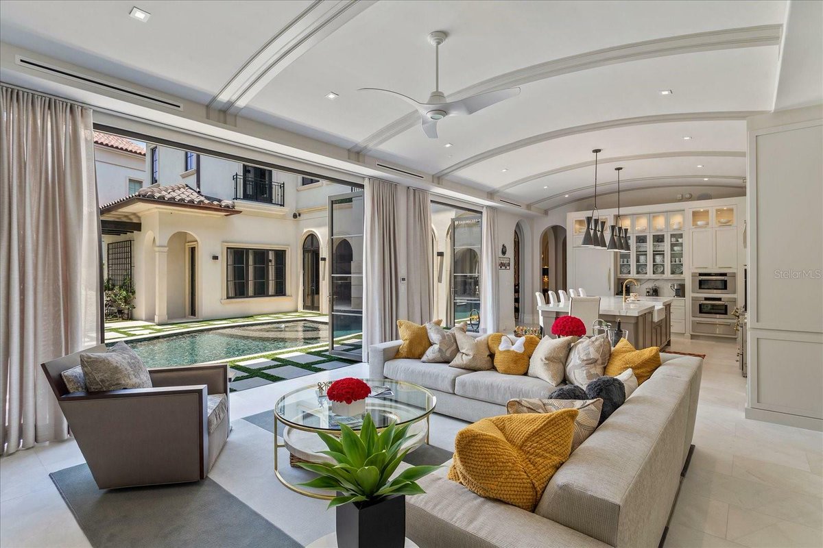 'On The Market' Spotlight on Homes in Orlando 
7 Bed, 10 Bath, 9300 Sq. Ft. One-of-a-Kind Estate in Golden Oak at WD World Resort, a Four Seasons Private Residence. jodiesellsflhomes.com/connect2me
#luxuryfloridahomesforsale #luxuryrealestate