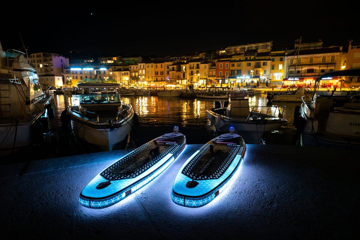 From day to night, the adventure never ends! Swipe to see the Aqua Marina Glow SUP illuminate the water for unforgettable night paddling fun! ✨ #supconnect #paddleboarding #sup #nightpaddle 📸: @aquamarinaglobal