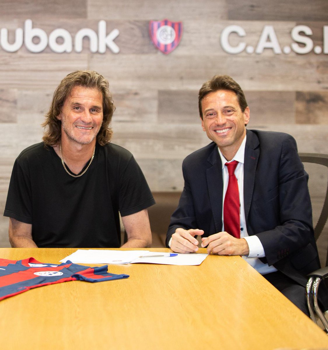 SanLorePrimero's tweet photo. 💣💬"CUANDO EL PRESIDENTE HAGA EL ESTADIO EN BOEDO COMO PROMETIÓ, TODO EL DINERO QUE ME DEBEN SERÁ DONADO AL CLUB". 

🦁🗣️ #Insua en #EquipoF . (#SanLorenzo) https://t.co/RXrDo4oDNt