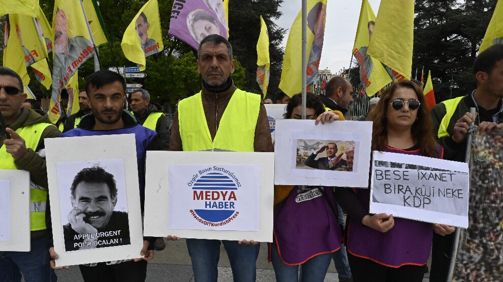 Kürt Halk Önderi Abdullah Öcalan’ın özgürlüğü için Cenevre’de her  Çarşamba gerçekleştirilen eylemde işgal saldırıları ve soykırım konsepti  kapsamında Belçika ve Fransa’da Kürt yayın kurum ve derneklerine  saldırı kınandı. #JusticePourLesKurdes