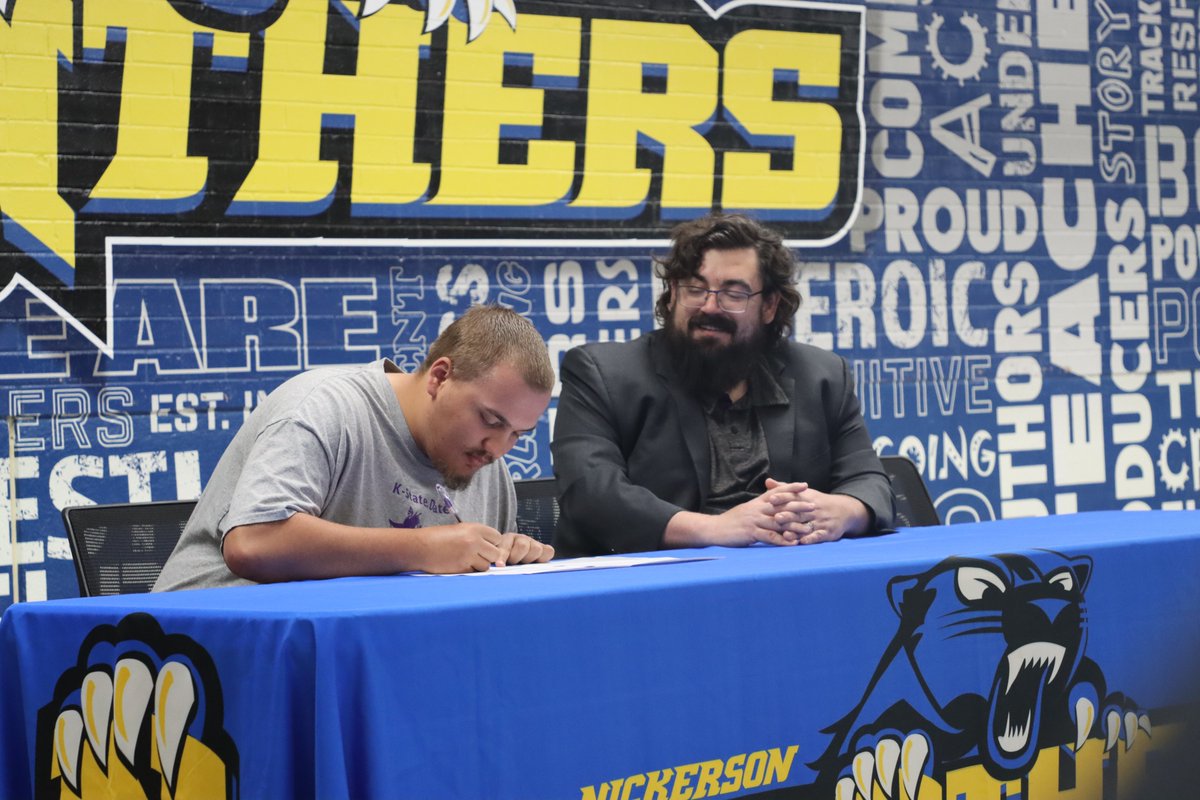 K-State Director of Debate Dr. McVey had the privilege of going out to Nickerson High School last week for a signing event for incoming freshman debater Cody Spurlock. We love getting to celebrate the accomplishments of our awesome debate recruits! Welcome to the team Cody!