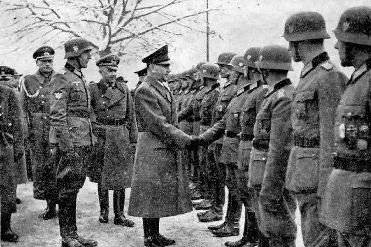 Con la llegada del Ejército Rojo a los Balcanes en 1944, los ustashas comenzaron el repliegue y formaron una línea en torno a Zagreb donde, vanamente, ofrecieron resistencia. Tras la capitulación, muchos caudillos ultranacionalistas fueron ejecutados.