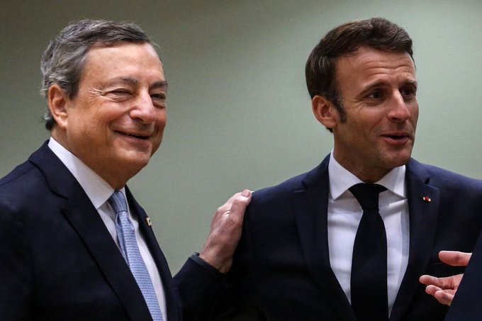 -#Macron; criticó abiertamente trabajo de Von der Leyen como presidenta de la Comisión Europea, y propone a #MarioDraghi.
-Pero von der Leyen; sigue siendo la favorita en la carrera en las elecciones de junio y ademas es ficha clave de #Alemania en la #UE.
🇮🇹🇪🇺#24Abril💬💥