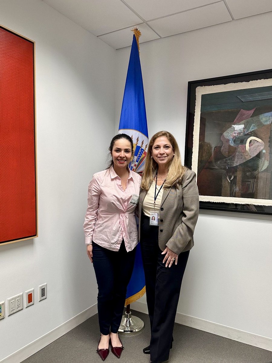 Un verdadero gusto recibir en la Secretaría de Cumbres a la directora ejecutiva de ⁦@MilMujeres⁩ Johanna Fonseca y a Maylen Polanco, DC City Director, y conocer sobre su importante labor y servicio en la región. Tendiendo puentes! ⁦@OEA_oficial⁩ @CumbreAmericas⁩