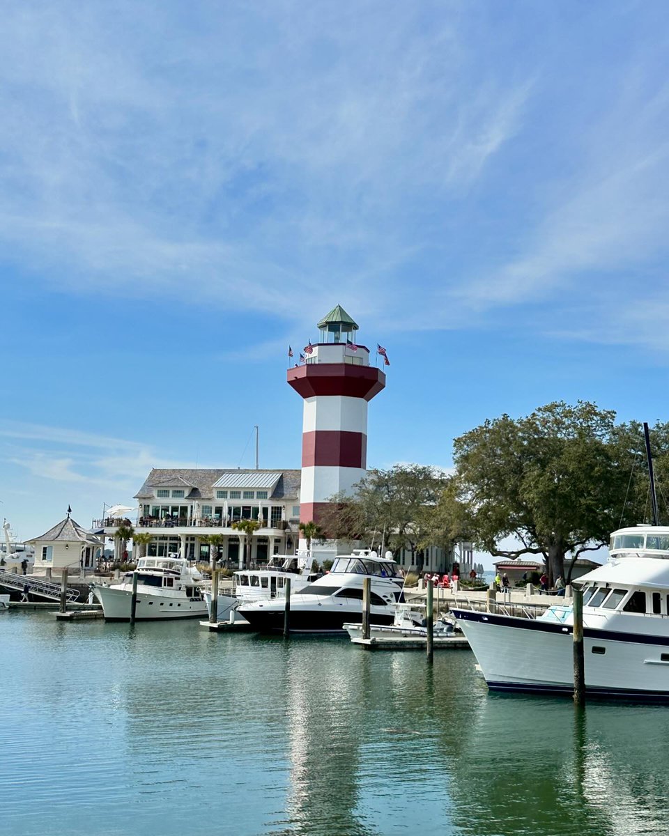 hiltonheadsc's tweet photo. Soaking up all the vitamin sea in Harbour Town. 🌊 ☀️ 

📸IG: traveled_pins https://t.co/6nFUkXQOxE