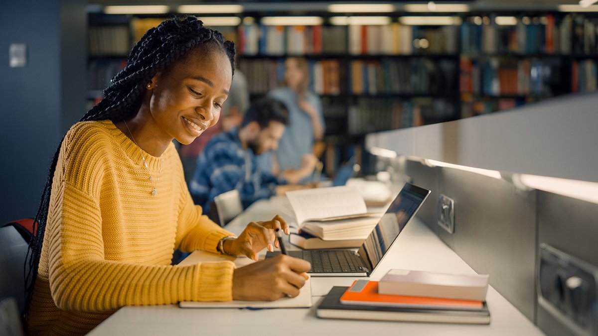 Join #KMi for one of our #SummerScholarships for young Black people, look into 1 of 3 subject areas and face a challenge such as Building trust with AI #CoreGPT. kmi.open.ac.uk/scholarship/ @OpenUniversity @OU_STEM