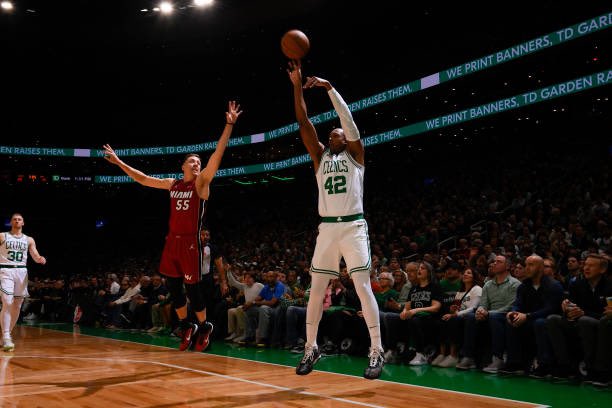 THE ROOKE VS. THE VET!!!🗣️ We have another Latino head-to-head matchup tonight in the NBA Playoffs! #Heat G Jaime Jaquez Jr. is starting his second career playoff game.🇺🇸🇲🇽 #Celtics C Al Horford will be playing in his 169th career playoff game.🇩🇴 #HeatCulture #DifferentHere