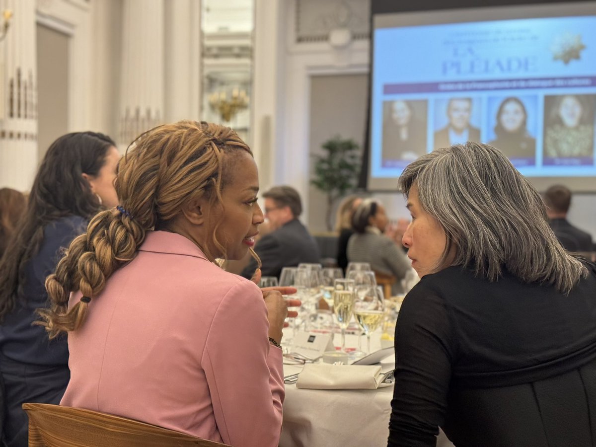 Remise de l’ordre de la Pléiade. Toutes mes félicitations à l’écrivaine, Kim Thúy, résidente de Marie-Victorin, pour votre réussite. Merci pour votre engagement et votre influence positive et la valorisation de notre langue française🩵