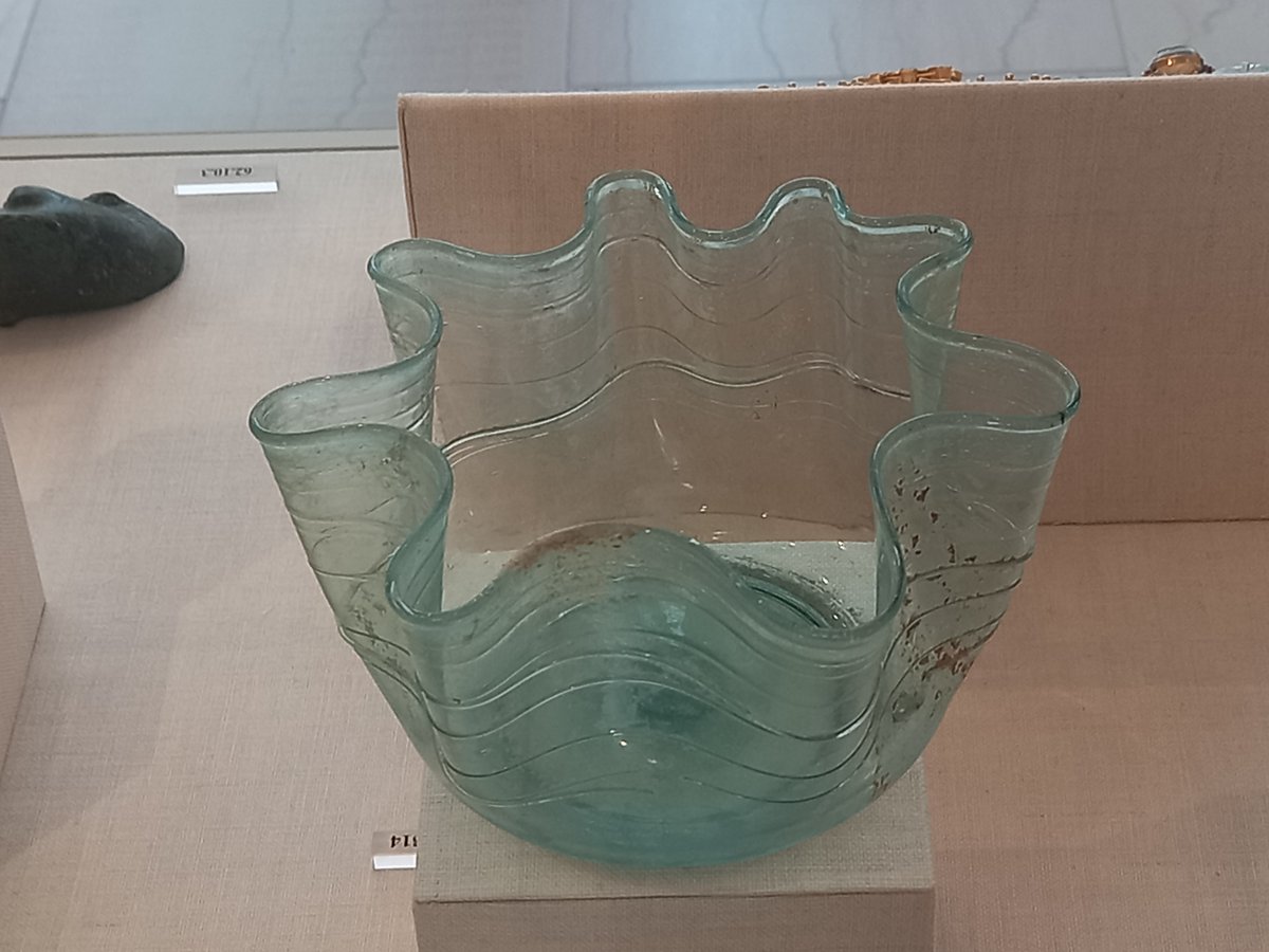 A beautiful #Roman glass 'handkerchief' bowl made of a light blue-green glass, with an unusual wavy shape all round. This piece was made about 1600-1700 years ago, but in many ways looks like a piece of modern art (Chihuly, or similar) #Archaeology #AncientGlass