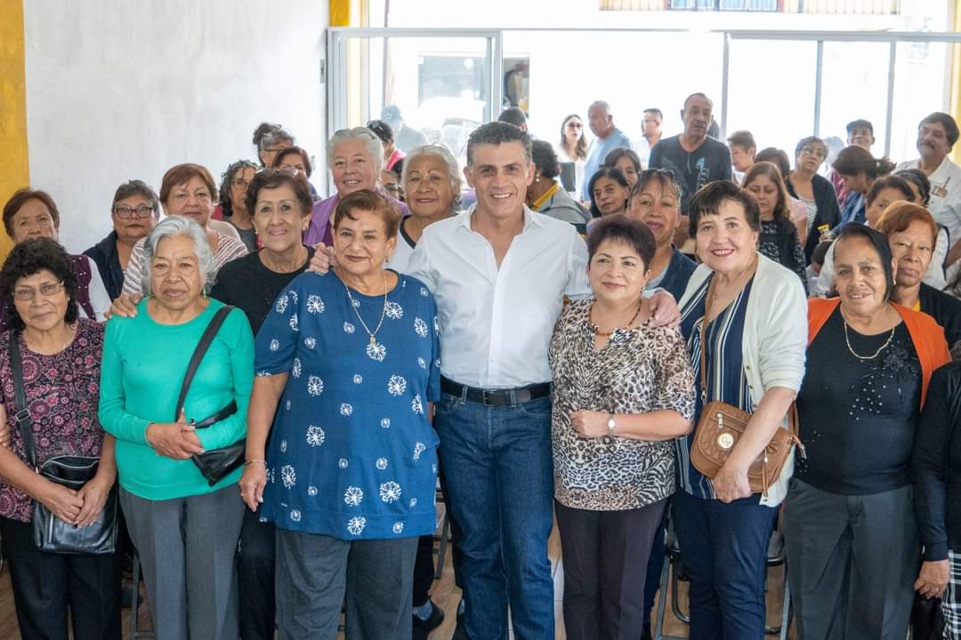 Estoy muy agradecido con la invitación estimada Gabriela Araceli 'Chiri' Díaz Cruz y a todo el grupo de FUDESTAC Acuitlapilco, platicar con ustedes ha sido increíble. 
¡Excelente miércoles, queridos amigos!