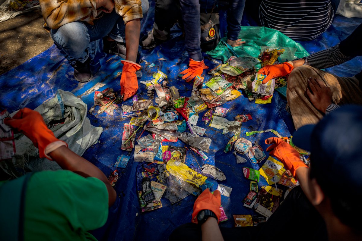 MalditoPlastico's tweet photo. Un estudio revela que más de la mitad de la contaminación mundial por plásticos asociados a marcas de empresas transnacionales proviene de tan solo 56 empresas #TratadodePlásticos #PlasticsTreaty #INC4 https://t.co/dVKUnCnHR6 https://t.co/HwVKzUJ9Ah