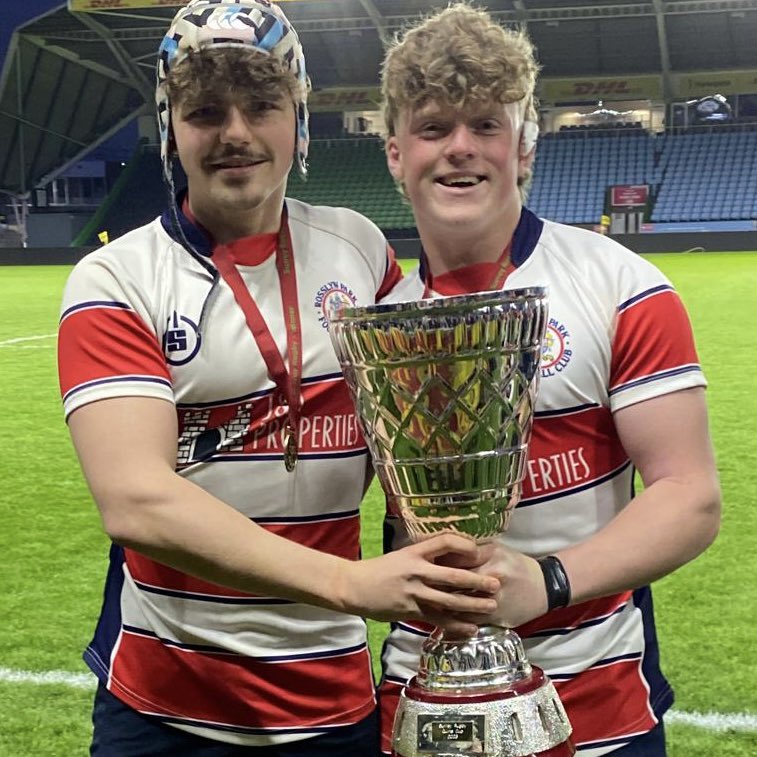 Super proud Dad & @rosslynpark Colts supporter tonight - as 18yr lad Callum & his best mate Cameron Ott (former @GreyCourtPE & current @EsherSFCollege rugby team mates) help secure a thrilling @Harlequins Cup victory at our favourite @premrugby club 🃏