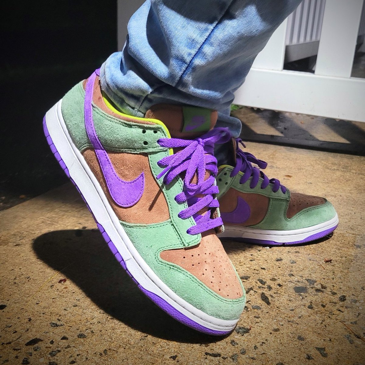 nike sb veneer on feet