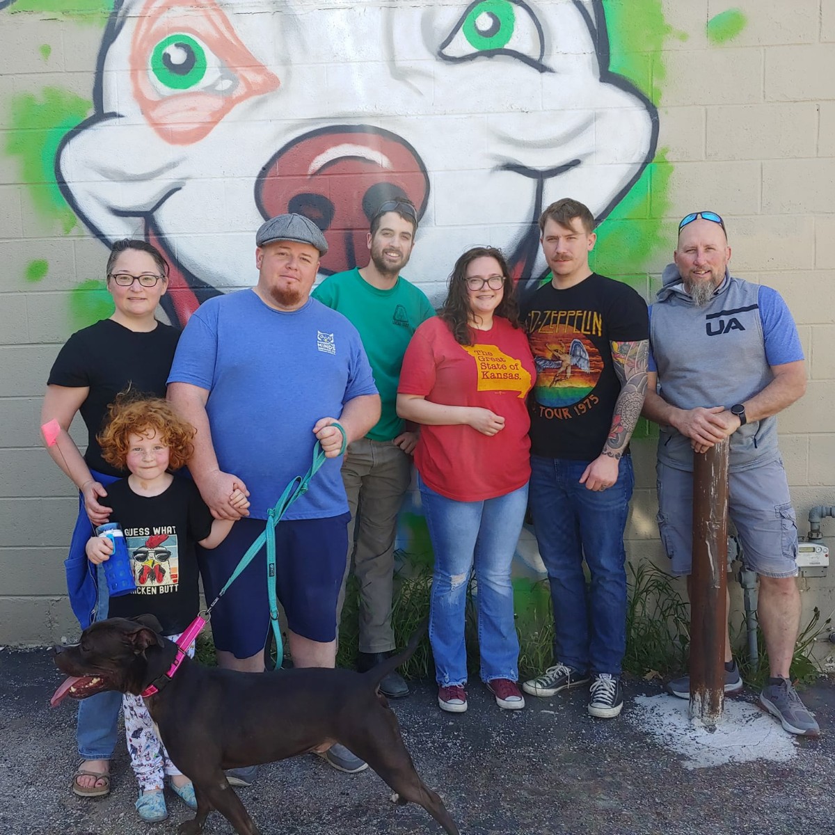 MidAmCarpenters's tweet image. Kansas City members with #Local1127 recently volunteered with Mid-America Bully Breed Rescue to walk and play with some dogs. Thank you Brothers and Sisters for giving back to the community and giving a little bit of your love to these sweet animals.
#MidAmCarpenters #UnionProud