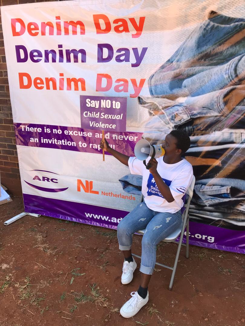 ShamwariyeMwana's tweet photo. Hello Shamwari!! We attended a denim day today standing up in solidarity of the victims of sexual violence at Parirenyatwa Hospital hosted by ARC. We had a panel discussion on the state of SGBV in Zimbabwe.
#NotoSexualViolence https://t.co/h5g3v7Z1gD