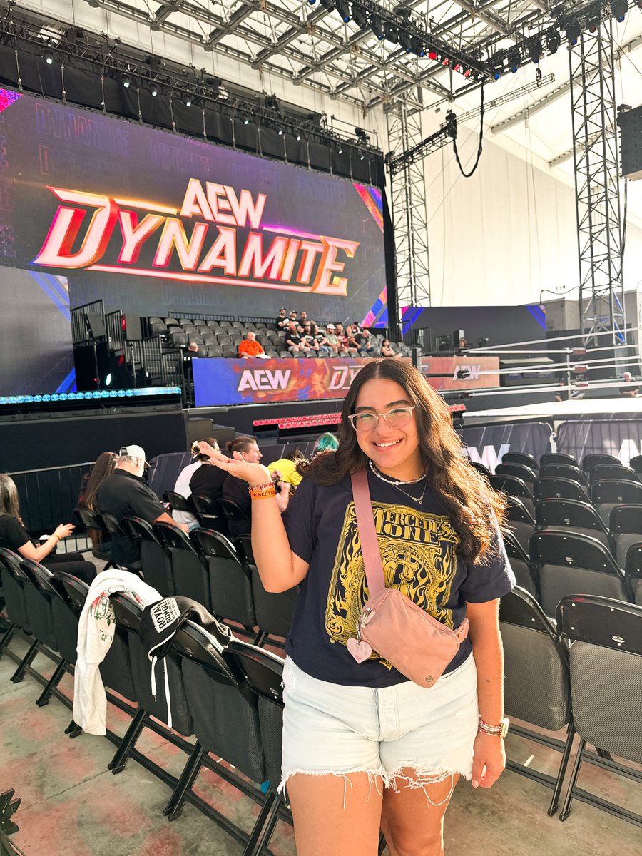 Ready for @aew Dynamite tonight & ready to see my CEO @mercedesmone ! 🤑🩷