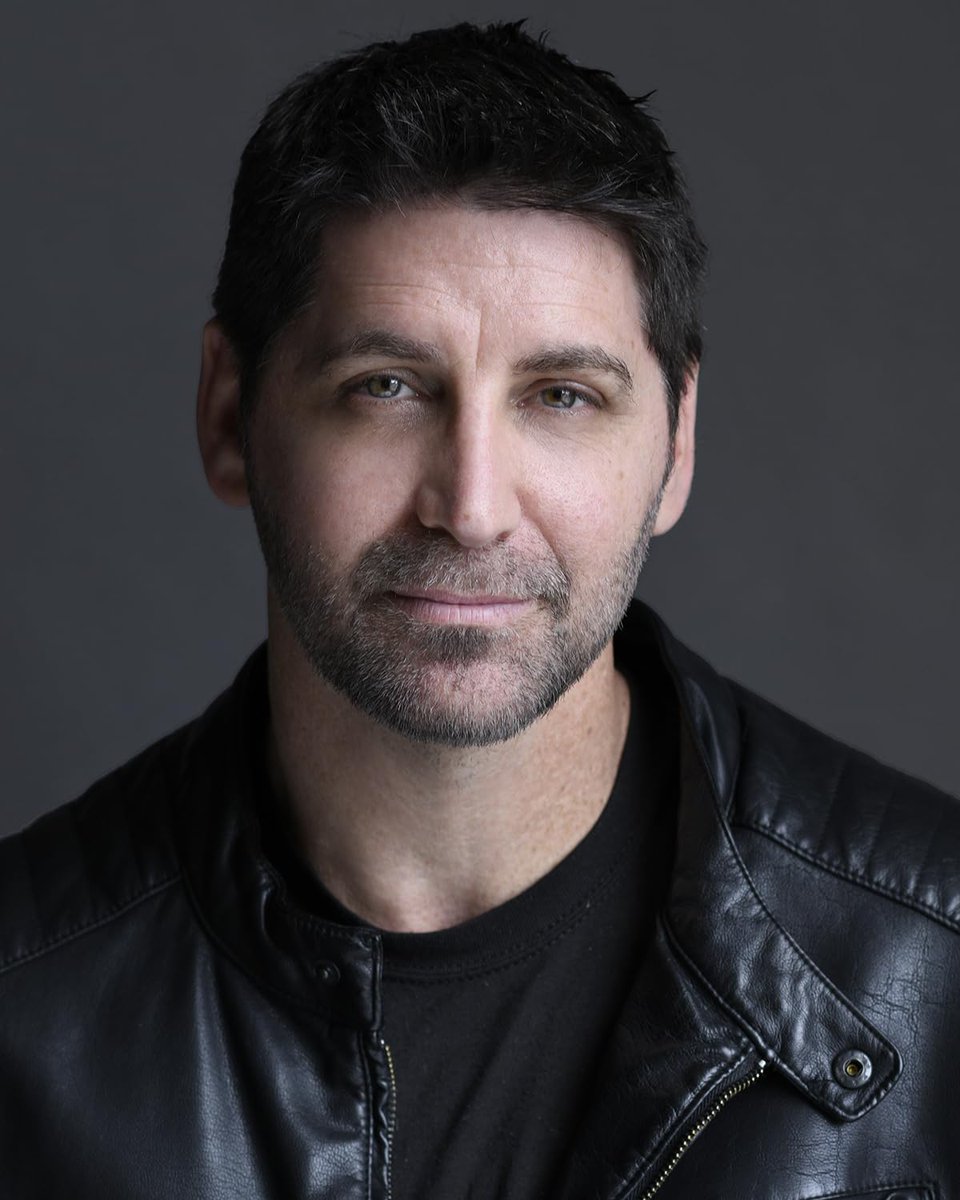 Dave Hondel sits down with the star of the new Prime Video TV series 'Chaser' Russ Russo (@russrusso). Seen in NBC's 'Revolution,' where he shared the screen with Mark Pellegrino, to his work in the movie 'Catch Hell,' Russo's performances resonate with depth and authenticity. In…