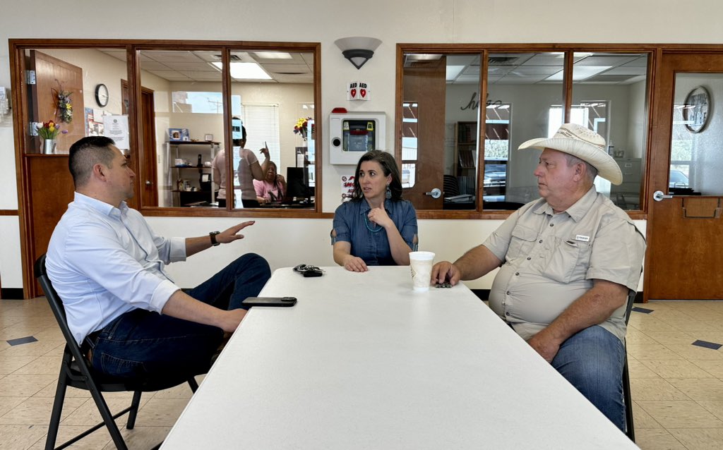 📍Fort Hancock  Good to see Sheriff Arvin West and Judge Jojo Mackenzie today—we discussed the need to extend Fort Hancock’s port of entry hours and ways we can partner together to secure funding for a new community center in Hudspeth County.