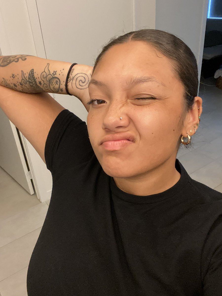 ilys4b's tweet photo. i forgot about twitter again hey guysss ♥️ https://t.co/QH2N0E3Enm