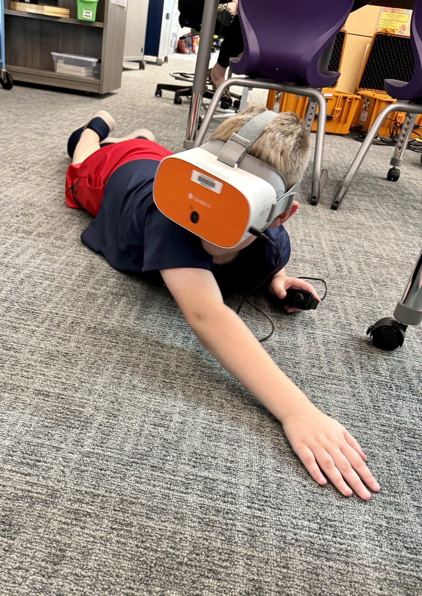 wre_library's tweet image. Thanks to ⁦@HeatherRSolis⁩ for sharing the ⁦@ClassVR⁩ goggles with the library. K-2nd explored solitary animals &amp;amp; 3rd-5th explored underwater environments after reaching If You Take Away the Otter⁦⁦⁦@GeorgetownISD⁩ ⁦⁦⁦@GISDDigiLearn⁩ #vr