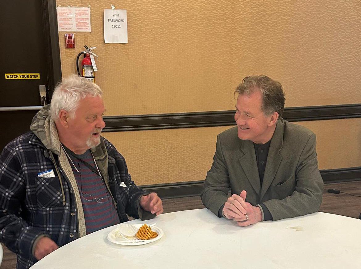 Grateful to meet with residents affected by the fire 3 weeks ago. I also had a chance to speak to the incredible @CochraneDSSAB team who are finding housing, feeding residents and making sure they have everything they need. In tough times people in #Timmins always come together.