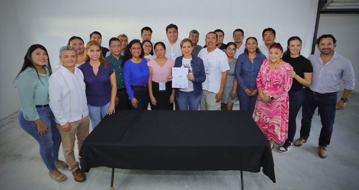 Solidarenses les quiero compartir que hace unos momentos recibí por parte de IEQROO, la Constancia de Registro de mi candidatura a la Presidencia Municipal de Solidaridad.