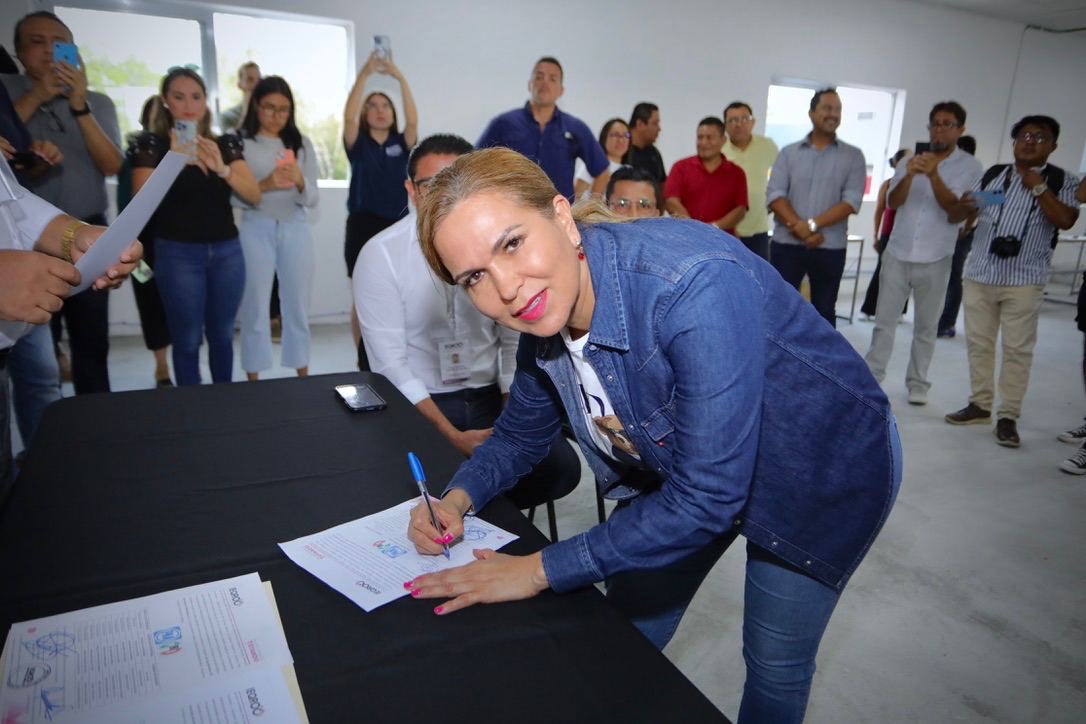 LiliCamposM's tweet photo. Solidarenses les quiero compartir que hace unos momentos recibí por parte de IEQROO, la Constancia de Registro de mi candidatura a la Presidencia Municipal de Solidaridad. https://t.co/ATO6TrA2XC