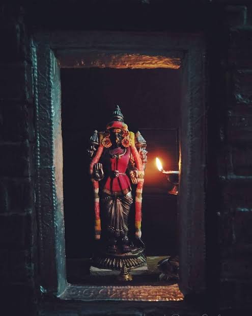 Devi Maa Akhilandeshwari was said to have “Ugram”, fierce in her form at the temple of Thiruvanaikal. Her vibrance, energy was too intense for any human to withstand. Devotees who went to have her darshan could not stand her fierceness. To calm her down, Sri Adi…