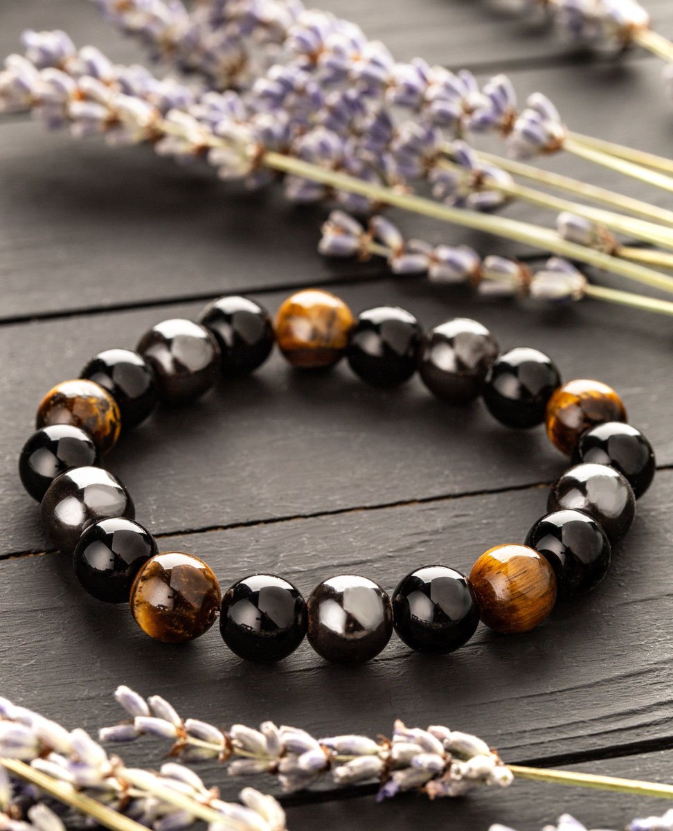The Triple Stone Protection Bracelet is a powerful psychic jewelry piece, handcrafted from 3 different natural stones: 🖤 Hematite: Grounds and protects 🖤 Tiger Eye: Willpower, self-confidence. 🖤 Obsidian: Positivity and lift the spirit. mindfulsouls.com/products/tripl…